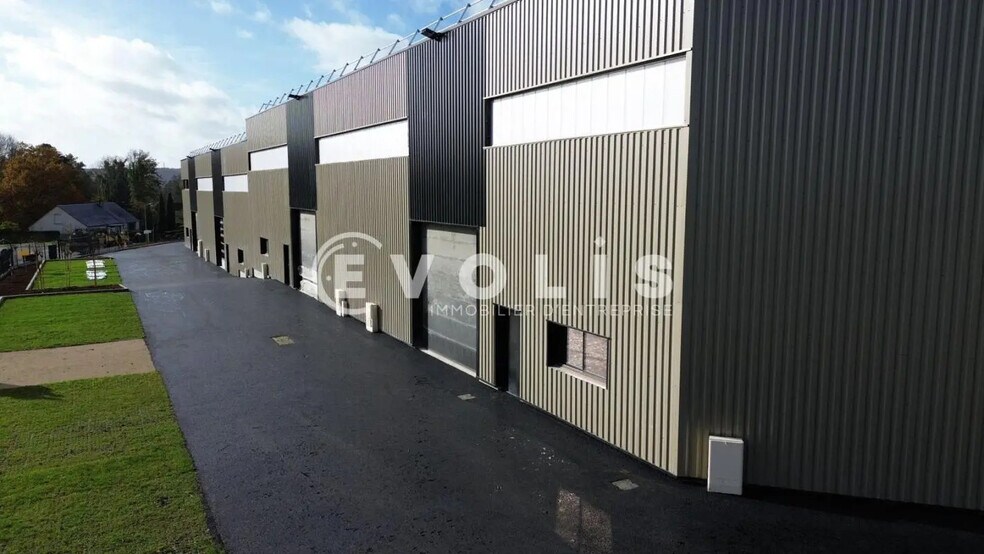 Local d’activités dans Étréchy à louer - Photo de l’immeuble – Image 2 sur 4