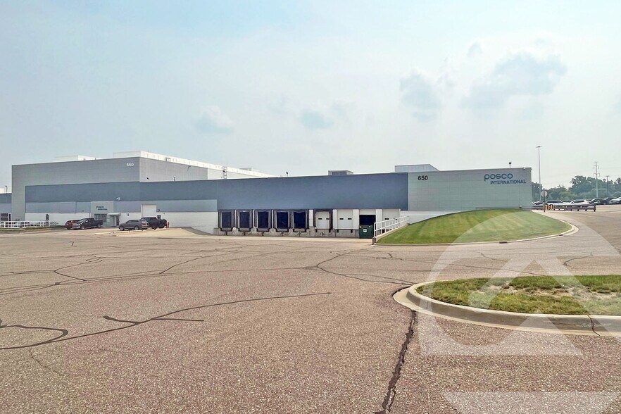 660 South Blvd E, Pontiac, MI à louer - Photo de l’immeuble – Image 1 sur 1