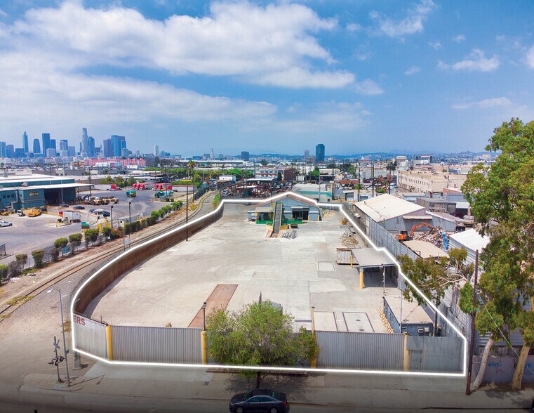 2211 E Washington Blvd, Los Angeles, CA à louer - Photo de l’immeuble – Image 1 sur 4