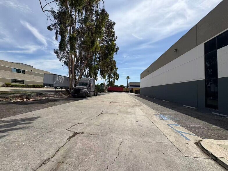 14401 Monte Vista Ave, Chino, CA à louer - Photo de l’immeuble – Image 2 sur 6