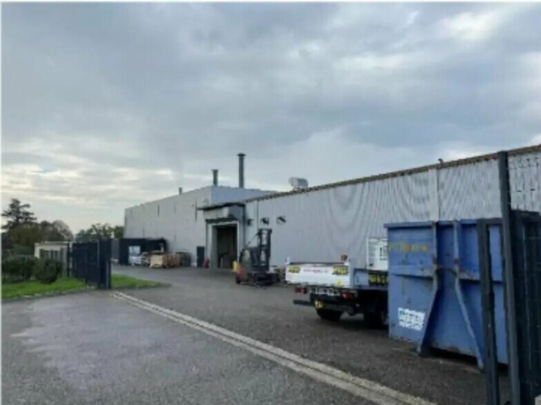 Local d'activités dans Balan à vendre - Photo de l’immeuble – Image 3 sur 3