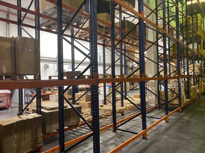 Industriel/Logistique dans Ajalvir, Madrid à vendre - Photo de l’immeuble – Image 2 sur 10