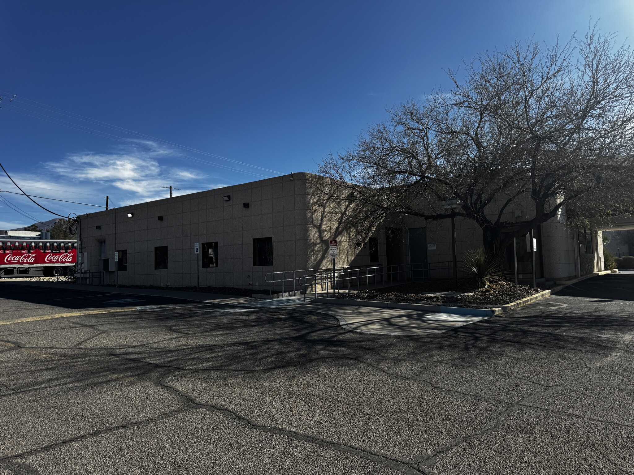 299 Shadow Mountain Dr, El Paso, TX à louer Photo de l’immeuble– Image 1 sur 24