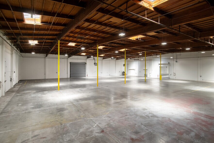900-940 Aladdin Ave, San Leandro, CA à louer - Photo de l’immeuble – Image 2 sur 9