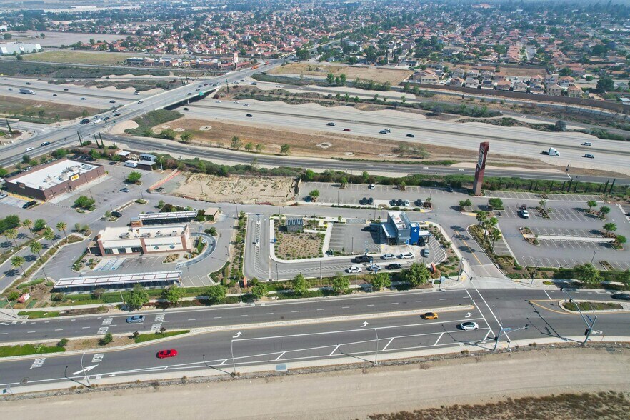 1020 Renaissance Pky, Rialto, CA à vendre - Photo de l’immeuble – Image 3 sur 22