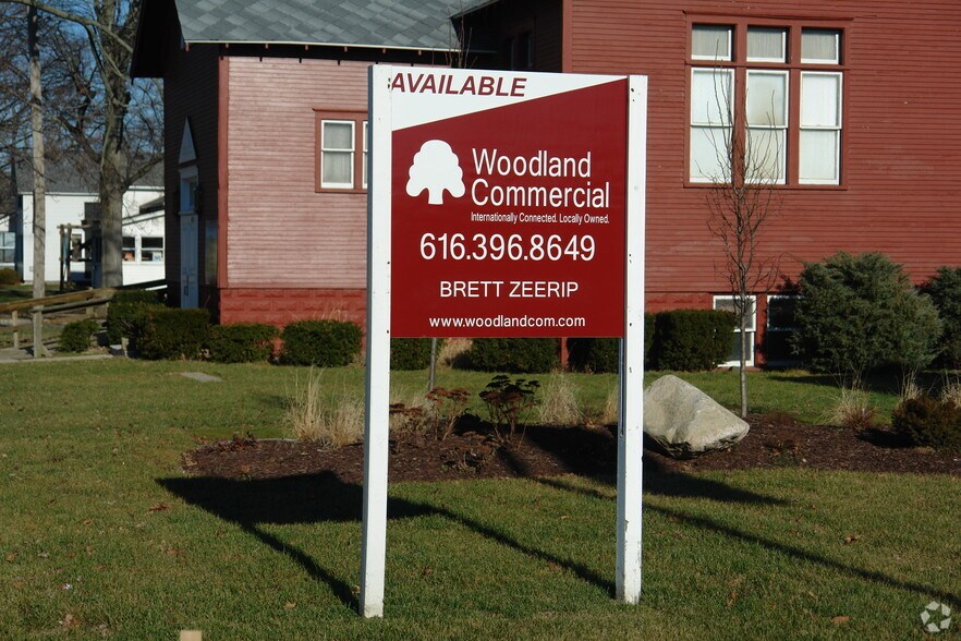 135 N State St, Zeeland, MI à louer - Photo de l’immeuble – Image 3 sur 5