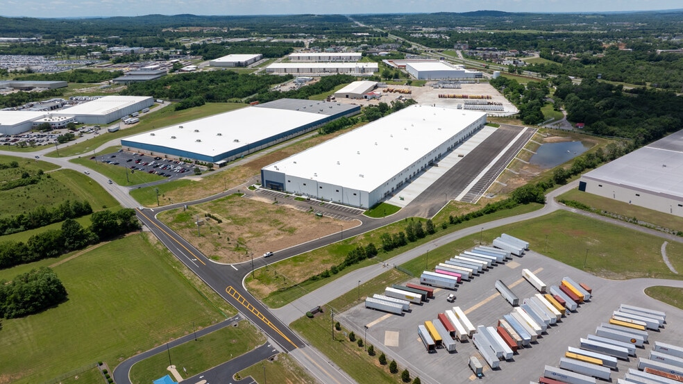 575 Maddox Simpson Pkwy, Lebanon, TN à louer - Photo de l’immeuble – Image 1 sur 13