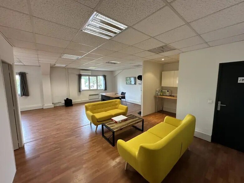 Bureau dans Puget-sur-Argens à louer - Photo intérieure – Image 1 sur 8