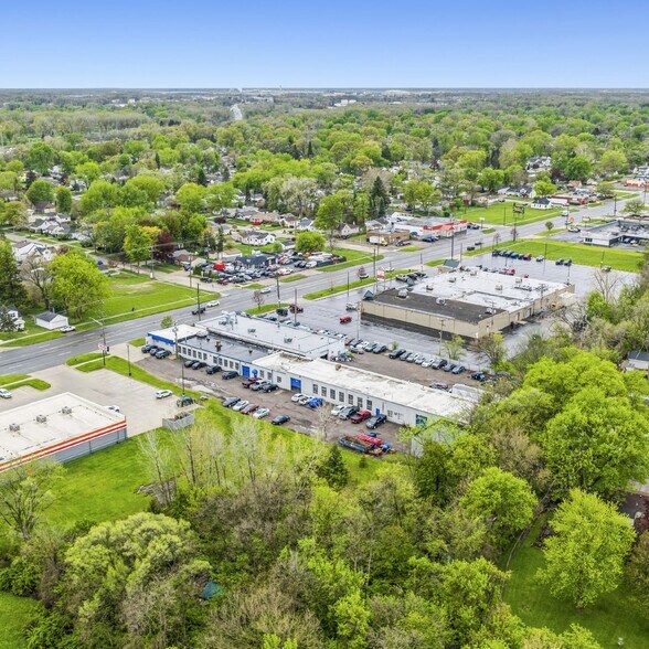25040 Van Born Rd, Dearborn Heights, MI à vendre - Photo de l’immeuble – Image 3 sur 16