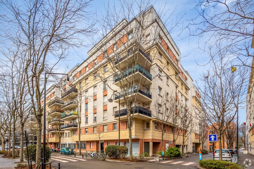 8 Rue Henri Becquerel, Rueil-Malmaison à louer - Photo de l’immeuble – Image 3 sur 6