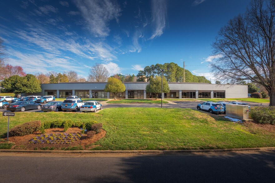 5220-5234 Greens Dairy Rd, Raleigh, NC à louer - Photo de l’immeuble – Image 1 sur 1