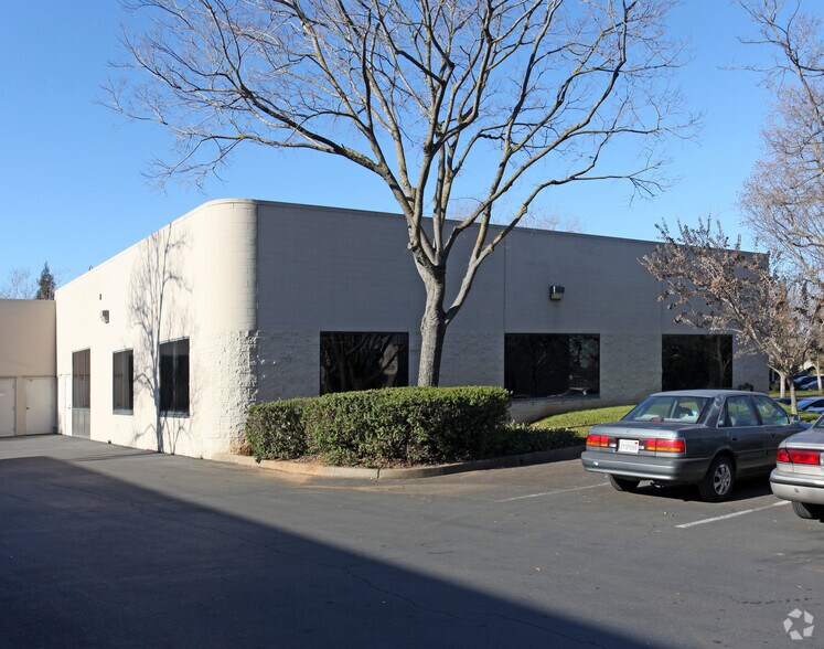 3250 Ramos Cir, Sacramento, CA à vendre - Photo de l’immeuble – Image 3 sur 5
