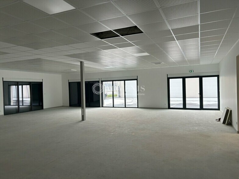 Bureau dans Chargé à vendre - Photo intérieure – Image 1 sur 8