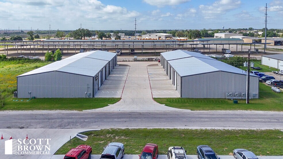 14566 Industrial Park, Aubrey, TX à vendre - Photo de l’immeuble – Image 3 sur 15