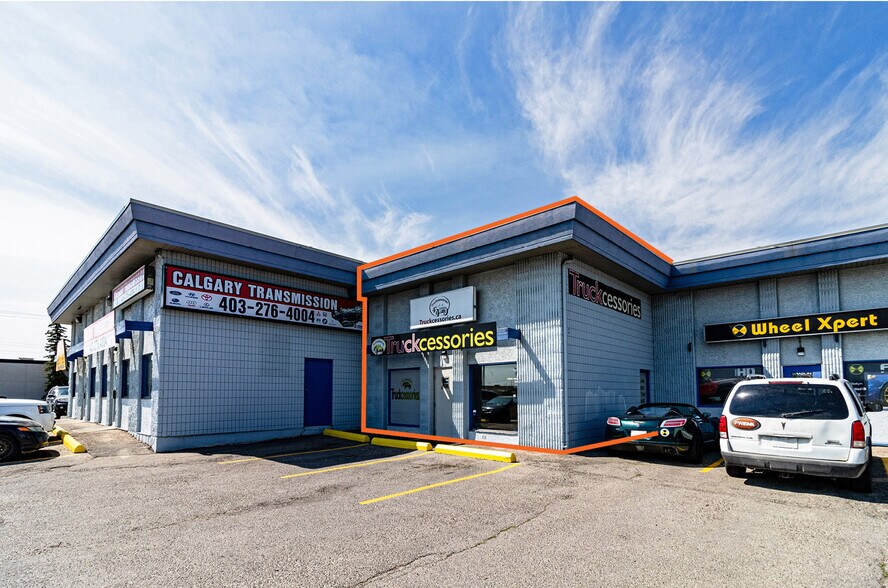 4135 Edmonton Trl NE, Calgary, AB à louer - Photo principale – Image 1 sur 7