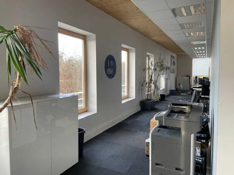 Bureau dans Sainghin-en-Mélantois à louer - Photo intérieure – Image 2 sur 5