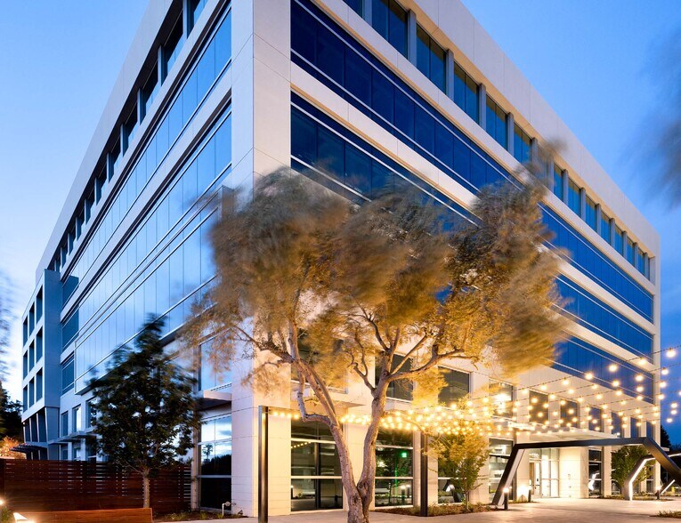 2350 Mission College Blvd, Santa Clara, CA à louer - Photo de l’immeuble – Image 2 sur 6