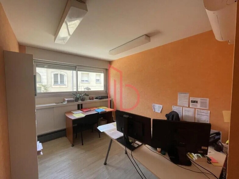 Bureau dans Bordeaux à vendre - Photo de l’immeuble – Image 2 sur 6