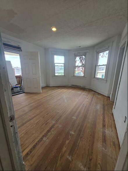 4101 Wilkens Ave, Baltimore, MD à louer - Photo de l’immeuble – Image 3 sur 27