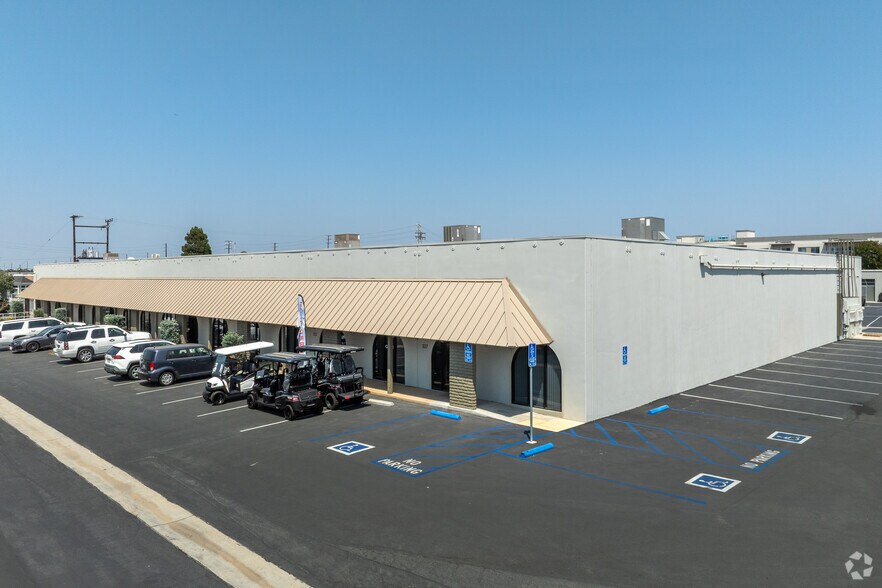 921-937 Newhall St, Costa Mesa, CA à louer - Photo de l’immeuble – Image 3 sur 9
