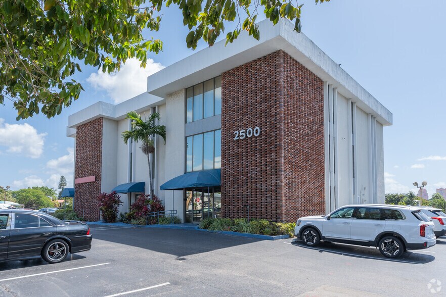 2500 N Federal Hwy, Fort Lauderdale, FL à louer - Photo de l’immeuble – Image 2 sur 13