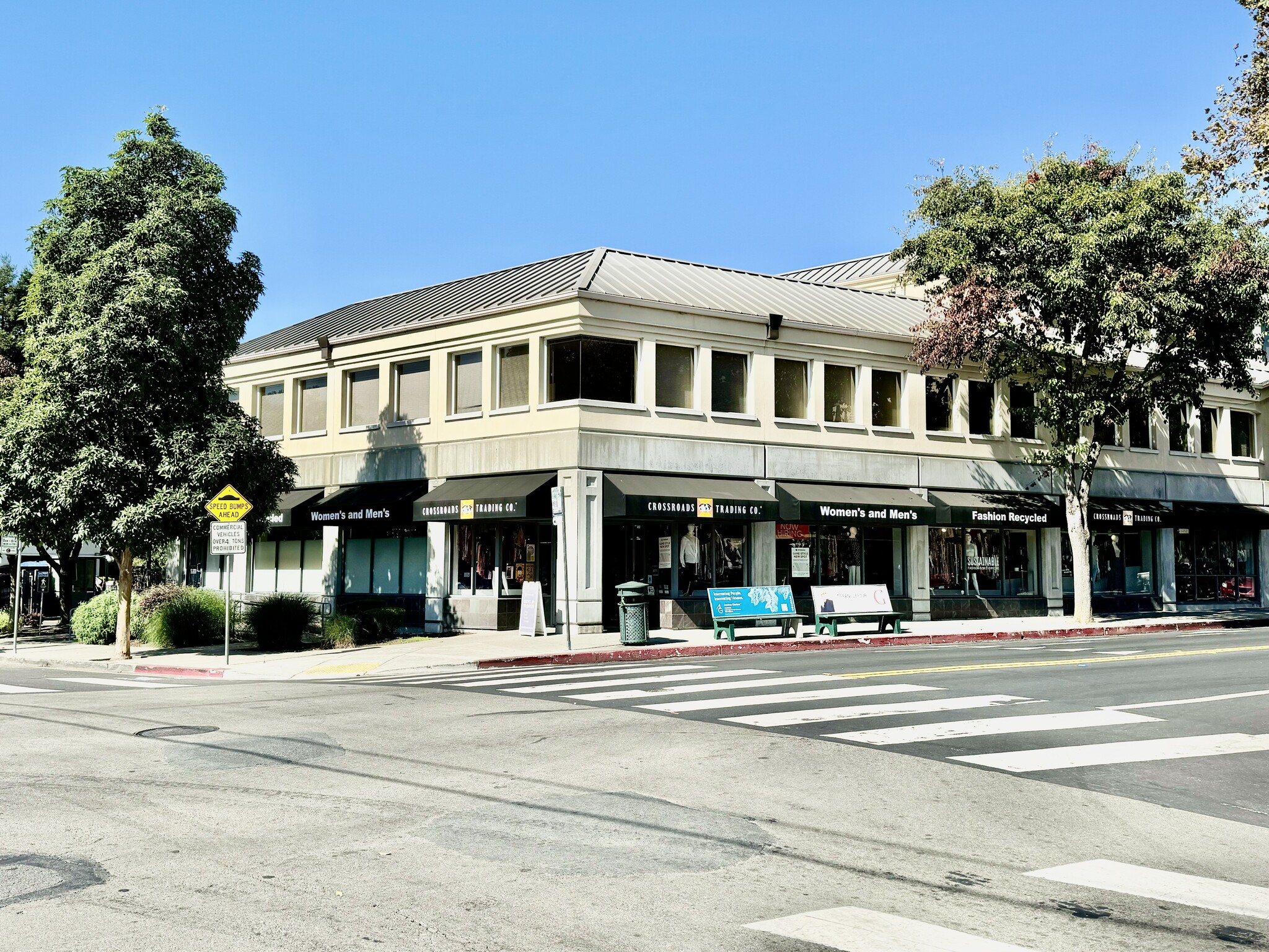 5901 College Ave, Oakland, CA à louer Photo de l’immeuble– Image 1 sur 3