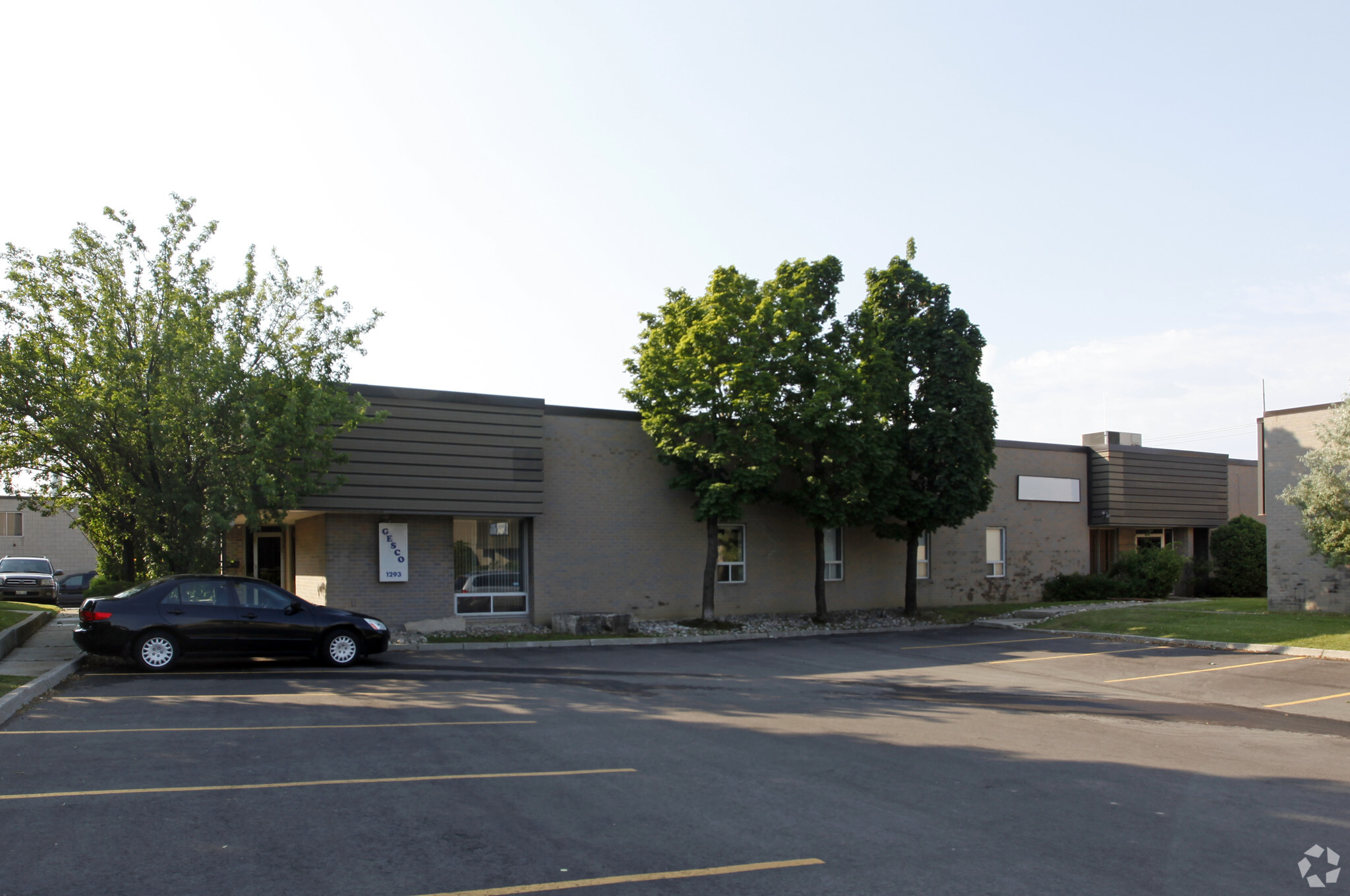 1291 Matheson Blvd E, Mississauga, ON à vendre Photo principale– Image 1 sur 3