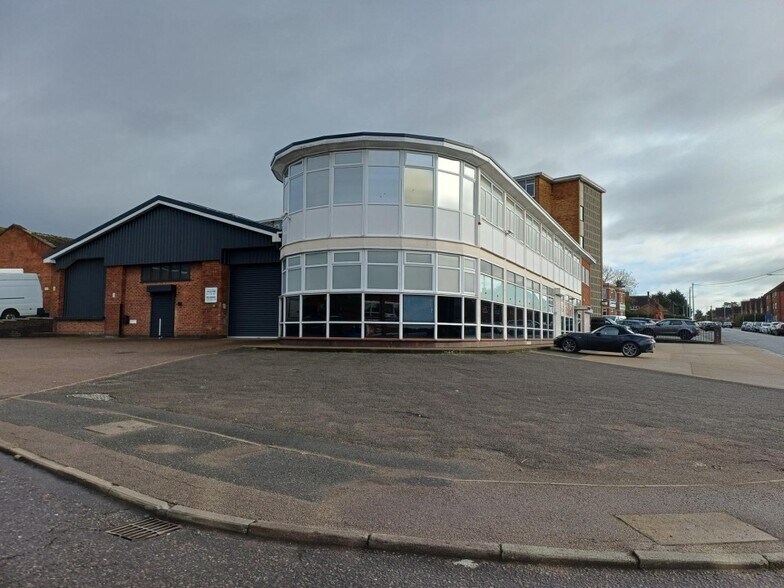 14-16 Iliffe Av, Oadby à louer - Photo principale – Image 1 sur 5