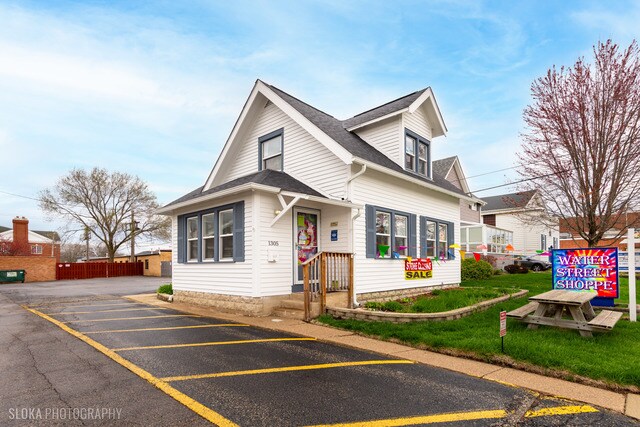 1305 Court St, McHenry, IL à vendre Photo de l’immeuble– Image 1 sur 40