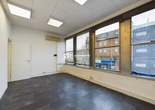 112-132 Brent St, Londres à vendre Photo intérieure– Image 1 sur 4