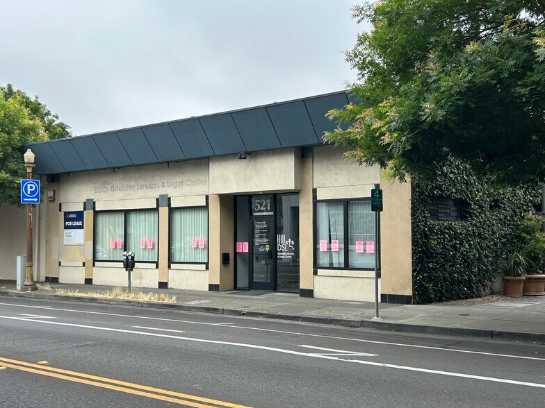 521 Mendocino Ave, Santa Rosa, CA à louer - Photo de l’immeuble – Image 1 sur 8