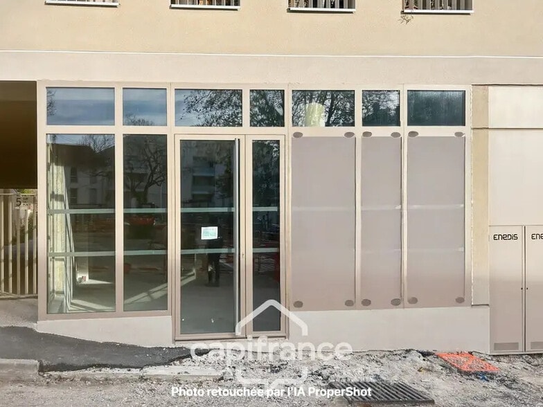 Local commercial dans CREPIEUX-LA-PAPE à louer - Photo de l’immeuble – Image 2 sur 7