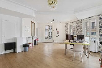 11 Rue De Châteaudun, Paris à louer Photo de l’immeuble– Image 2 sur 13
