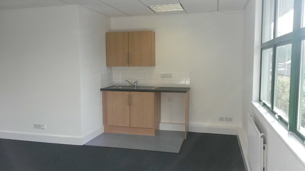 Blenheim Rd, Epsom à louer - Photo intérieure – Image 3 sur 6