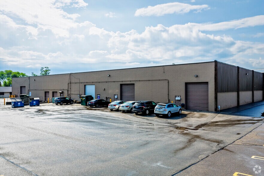 28188 Schoolcraft Rd, Livonia, MI à louer - Photo de l’immeuble – Image 2 sur 5