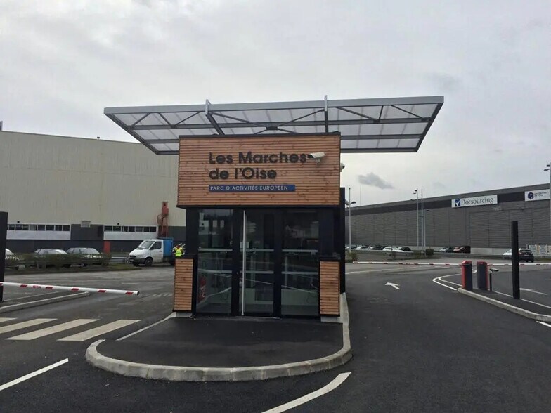 Local d’activités dans Creil à louer - Photo de l’immeuble – Image 3 sur 6