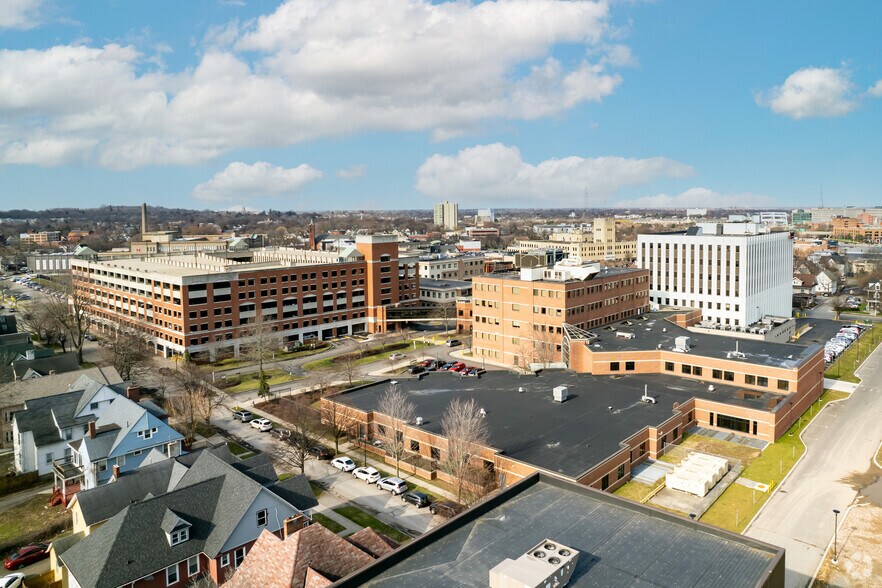 222 Alexander St, Rochester, NY à louer - Photo de l’immeuble – Image 3 sur 4