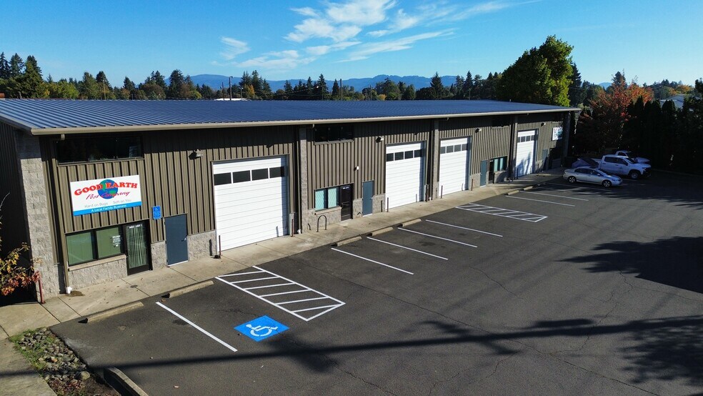 2063 Roosevelt Blvd, Eugene, OR à louer - Photo de l’immeuble – Image 2 sur 8