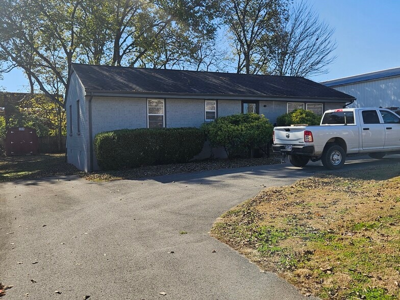 110 Confederate Dr, Franklin, TN à louer - Photo de l’immeuble – Image 2 sur 12