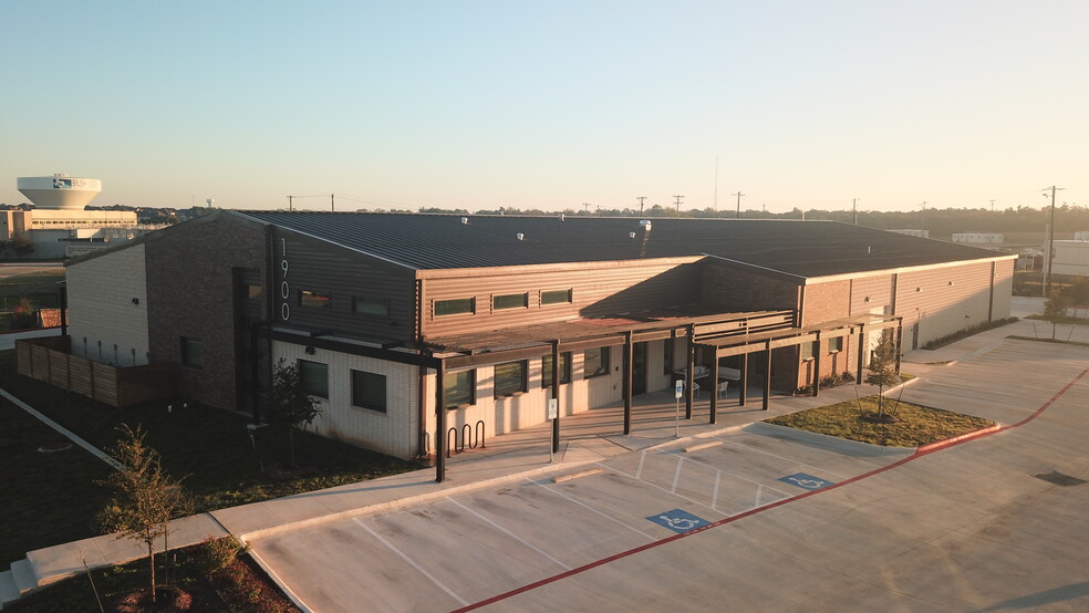 1900 Hur Industrial Blvd, Cedar Park, TX à louer - Photo de l’immeuble – Image 1 sur 8