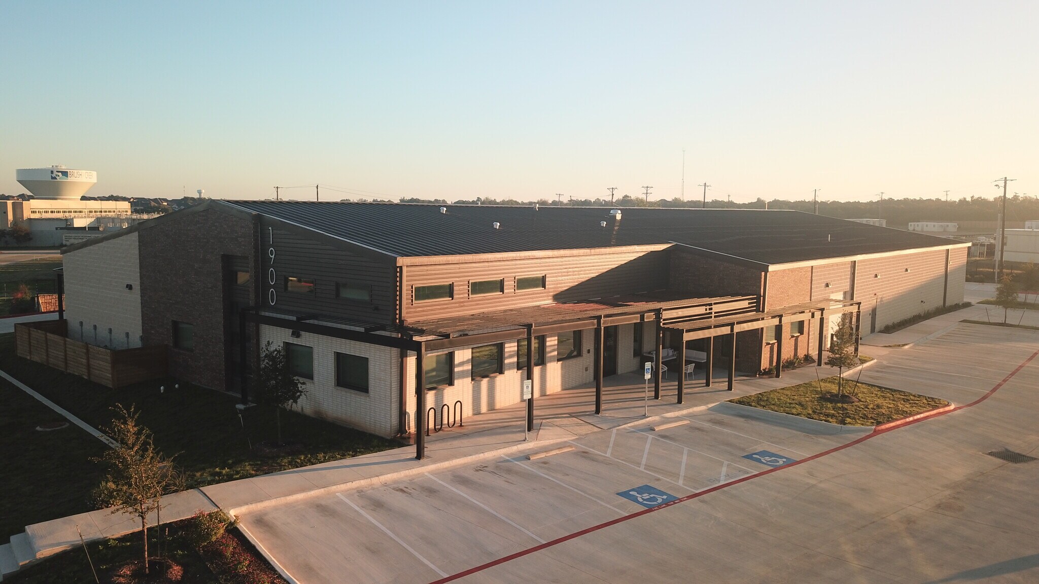 1900 Hur Industrial Blvd, Cedar Park, TX à louer Photo de l’immeuble– Image 1 sur 9