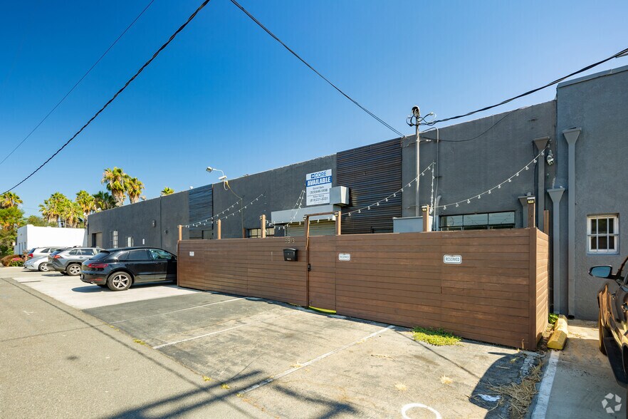 5913-5915 Blackwelder St, Culver City, CA à louer - Photo de l’immeuble – Image 3 sur 9