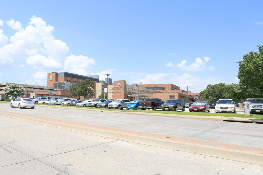 1001 N Waldrop Dr, Arlington, TX à louer - Photo de l’immeuble – Image 3 sur 4