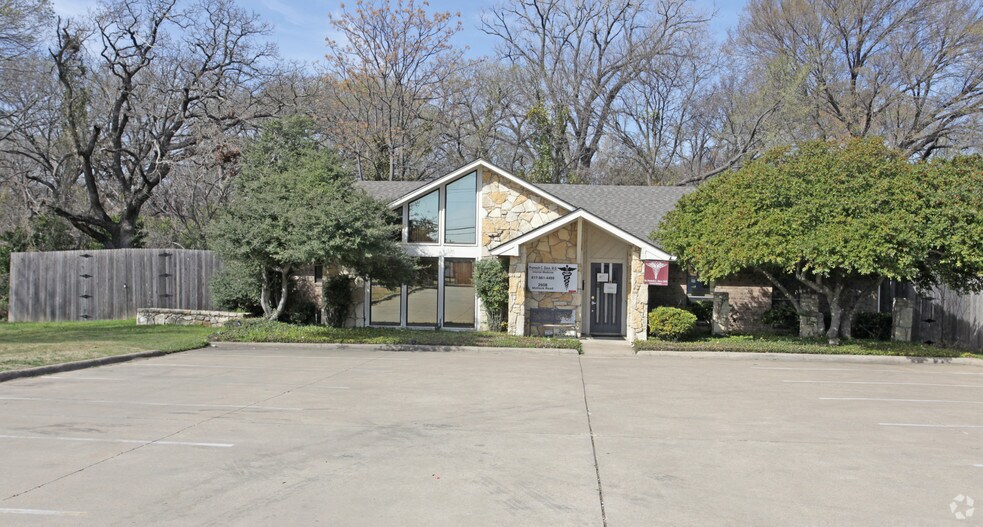 2608 Matlock Rd, Arlington, TX à louer - Photo principale – Image 1 sur 24