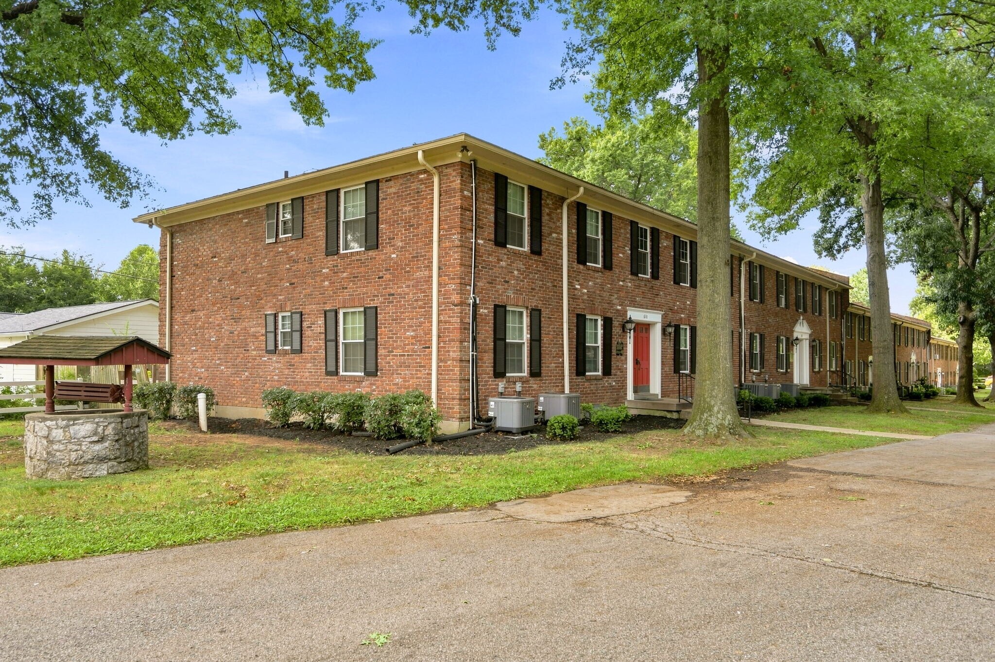 610-620 Breckenridge Ln, Louisville, KY à vendre Photo de l’immeuble– Image 1 sur 10