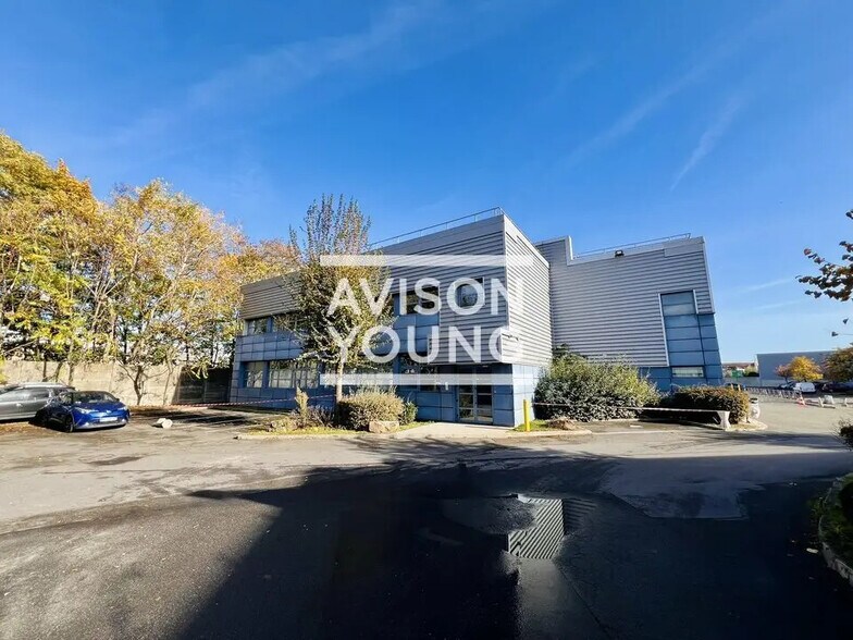 Local d’activités dans La Courneuve à louer - Photo de l’immeuble – Image 2 sur 6