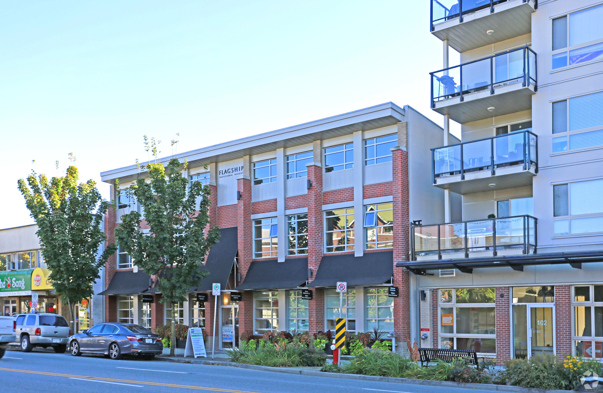 22320 Lougheed Hwy, Maple Ridge, BC à louer Photo principale– Image 1 sur 14