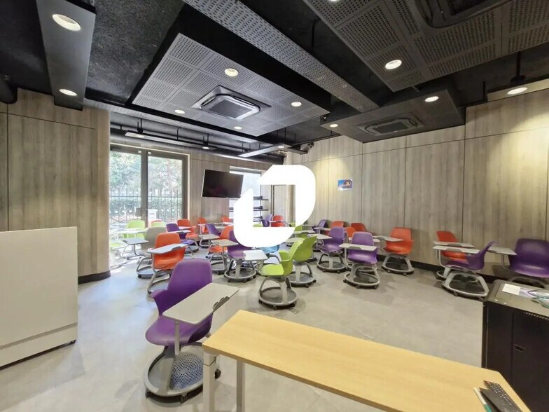 Bureau dans Montévrain à louer - Photo de l’immeuble – Image 3 sur 14