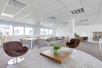 2-12 Rue du Chemin des Femmes, Massy à louer Photo intérieure– Image 1 sur 9