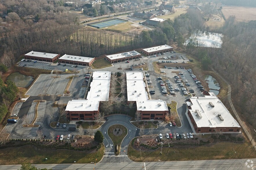 3820 N Elm St, Greensboro, NC à louer - Aérien – Image 2 sur 14